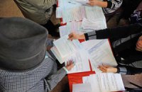 Голова виборчкому - спостерігачам: "Вийдіть, тут пишуть протоколи"