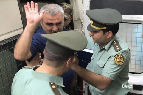 В Азербайджане известного журналиста приговорили к шести годам
