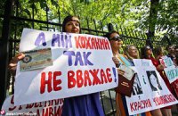 Аспирантки устроили Табачнику "смотрины"