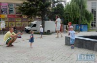 Чому українські чоловіки не поспішають іти в декрет?
