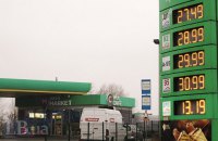 Заправки снизили цены после встречи с Зеленским