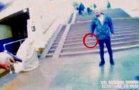 У Києві на станції метро "Славутич" чоловік напав на поліцейського через зауваження про відсутність маски