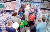 В киевском супермаркете мужчина напал на ребенка и начал его душить