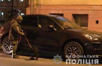 Киевлянин задержал мужчину, который пытался прикрепить к автомобилю трекер для слежения