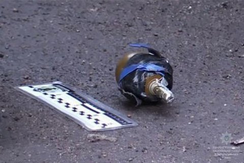 У Кривому Розі перехожий відібрав у п'яного чоловіка гранату з висмикнути чекою