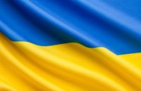 В Винницкой области мужчина вытер руки о флаг Украины, полиция открыла дело