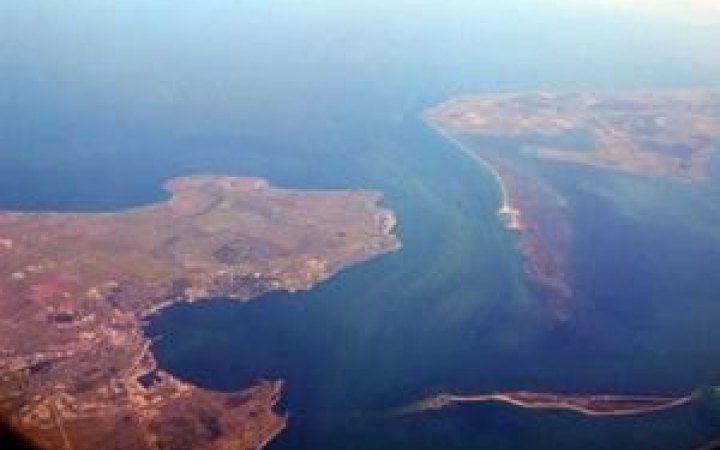 Росія обмежила рух суден Керченською протокою