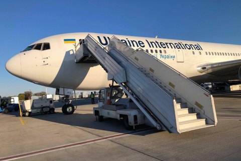 ​"Укрпочта" отправила пассажирским самолетом более 30 тысяч посылок в США