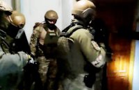 Чоловіка, який стріляв у родину під Києвом, затримали через 40 днів 