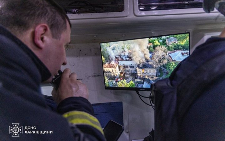 У Харкові рятувальники гасять пожежу в художньому музеї, який атакували безпілотником росіяни 