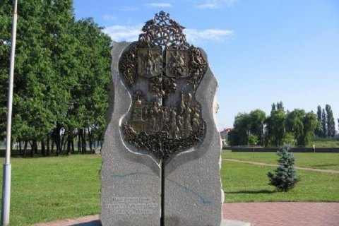 Комиссия собственности повторно поддержала демонтаж памятника дружбы Киева и Москвы