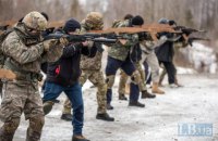«Як Путін нападе, то треба захищатись». Репортаж з тренувань батальйону територіальної оборони Києва  