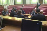 Оппозиция продолжает блокирование Рады