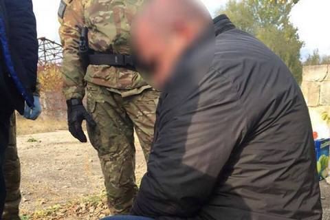 Чиновника мэрии Теплодарска поймали на взятке