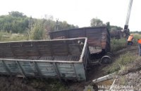 В Харьковской области пустые грузовые вагоны врезались в пассажирский поезд