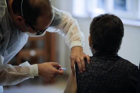 Бразилия одобрила использование китайской вакцины, которую закупила Украина