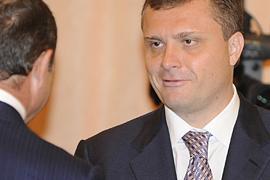 Левочкин из Европы: ждите, Янукович требования почитает