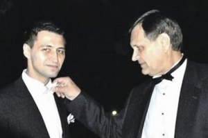 Ландик позвал на помощь маму и папу