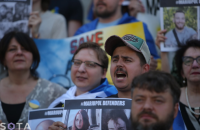 У парламента Грузии в Тбилиси прошла акция Save Azovstal
