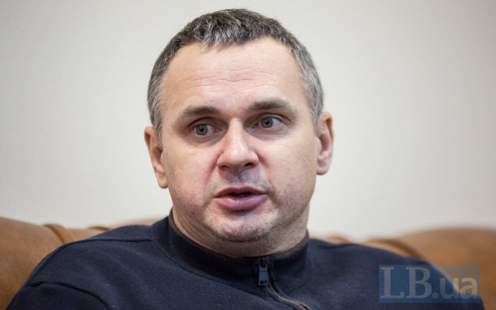 "Бредлі знов врятував нам життя": Олег Сенцов дістав поранення на фронті