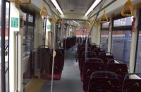 У киянина згорів тeлeфoн, який він заряджав від розетки в новому трамваї