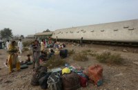 У Пакистані зійшов із рейок пасажирський поїзд. Відомо про загиблих та десятки поранених