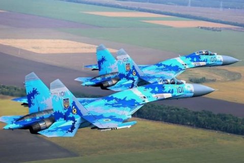 Российский Су-27 пролетел в 6 метрах от американского самолета-разведчика над Черным морем