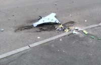 У Києві на Подолі збили безпілотник, горіла покрівля адмінбудівлі