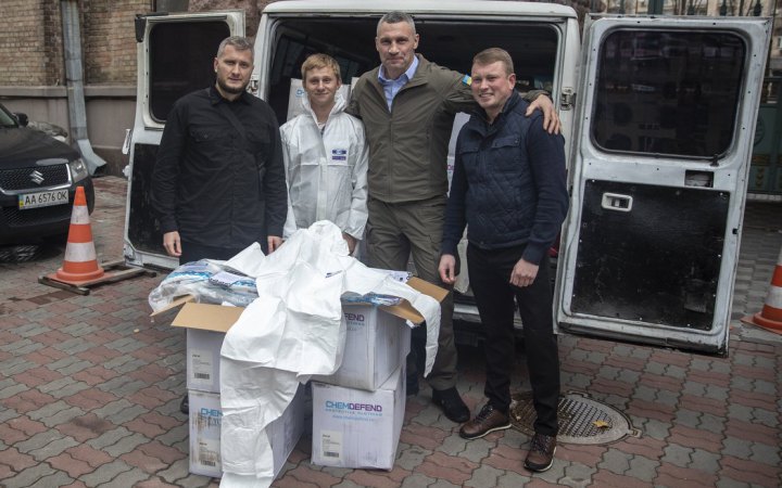 Київ отримав 1000 високотехнологічних комбінезонів для рятувальників, - Кличко