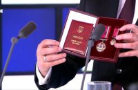 Зеленський нагородив Алена Делона орденом, – ЗМІ