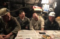 До страйкуючих на шахті "Лисичанськвугілля" гірників спустилися чиновники