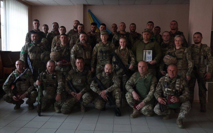 Сирський відвідав підрозділи, які на передовій стримують окупантів