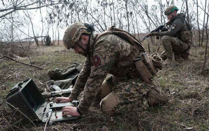 Росія зазнає значних втрат, але продовжує наступ, – Сирський після відвідин Бахмутського напрямку
