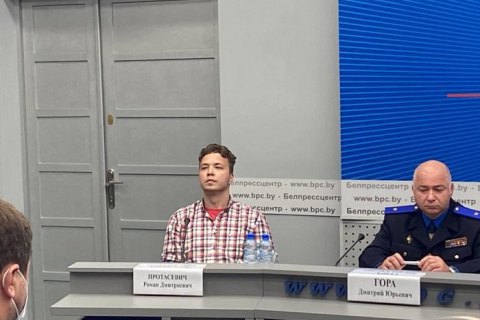 На брифинг в МИД Беларуси привели Протасевича (обновляется)