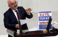 У турецького депутата стався серцевий напад під час промови про те, що Ізраїль "не уникне гніву Аллаха"