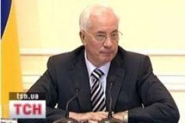 Азаров решил обойти Россию 