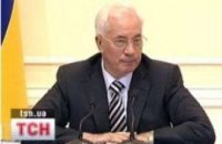 Азаров решил обойти Россию 