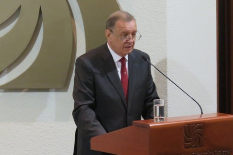 Порошенко уволил посла в Перу
