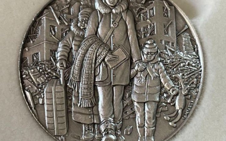 У Ватикані презентували Папську благодійну монету для допомоги України