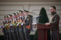 Зеленський вручив українським захисникам ордени "Золота Зірка" та відзнаки "Хрест бойових заслуг"
