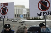 У здания ВАСУ митингуют сторонники оппозиции