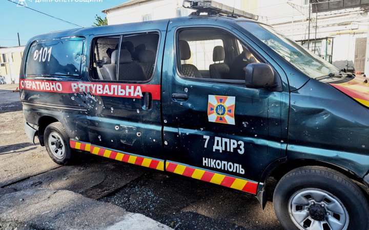 У Нікополі окупанти вдарили по території підрозділу ДСНС. Також від обстрілів постраждала дитина