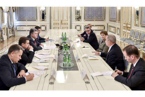 Порошенко: шантаж бойовиків щодо виборів обернеться для Росії новими санкціями