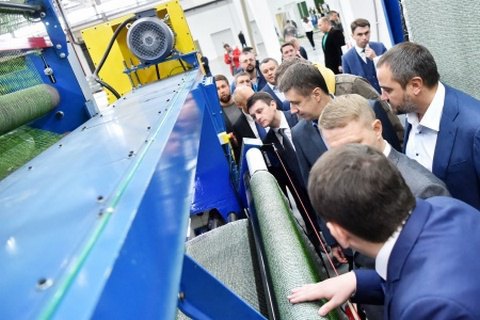 Под Киевом открыли первый в Украине завод по производству покрытия для футбольных полей