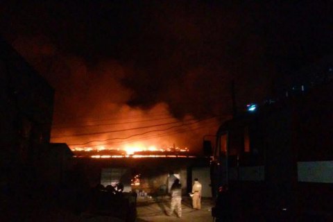 На бывшей овощебазе под Киевом произошел пожар со взрывом