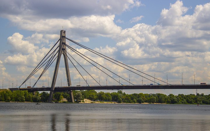У Києві переглянуть порядок організації руху транспорту мостами під час тривог (оновлено)