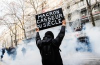 Уряд Макрона планує провести непопулярну пенсійну реформу без голосування