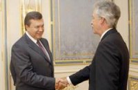 США обещают следить за Януковичем