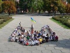 В Полтаве создали "живой трезубец" 
