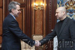 Турчинов обсудил с Пайеттом "правительство народного доверия"